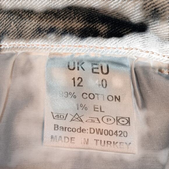 Legend London Women's Barrel Leg, High Waisted, Light Colored Jeans Size 28X29 - Picture 6 of 11